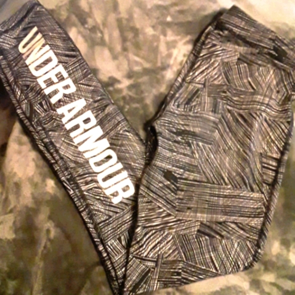 UA abstract leggings